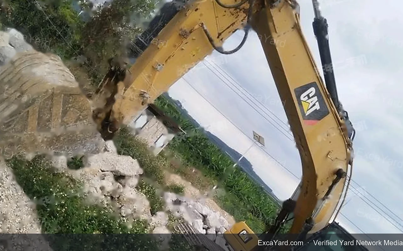 2011 Caterpillar 320DIMPORT Used Excavator — gallery view 13, used excavator available for export from China