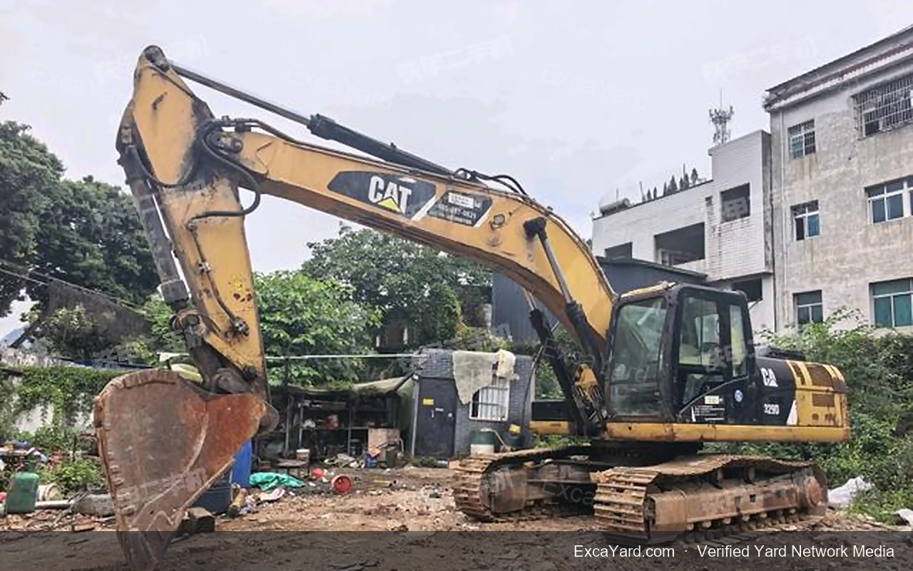 حفارة Cat 330 موديل 2021 بعدد ساعات 7,353 درجة أولى للتصدير