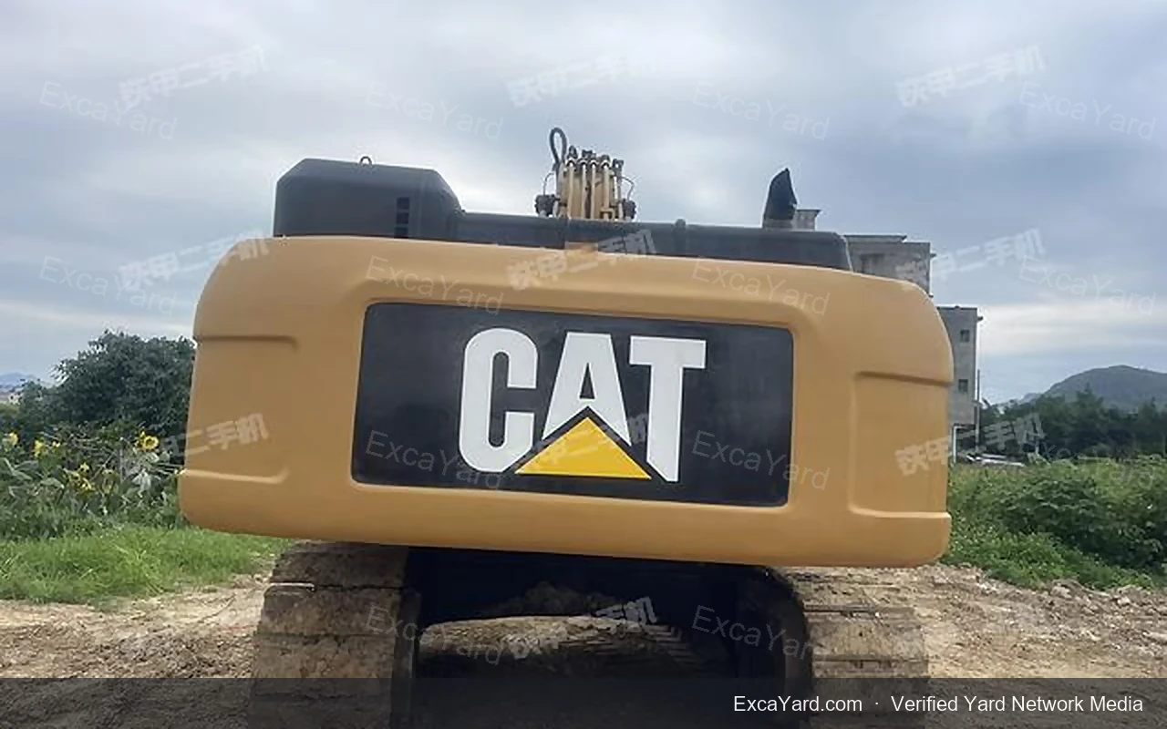 حفارة Caterpillar 336D2 موديل 2014 بعدد 11,455 ساعة درجة B للتصدير