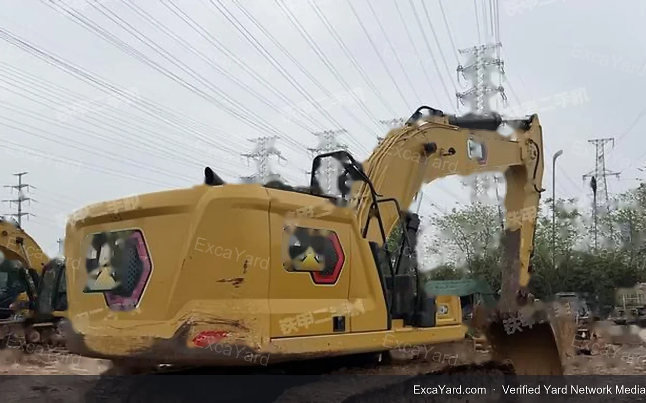 Excavatrice Cat 323 d'occasion 2020, 5700 h, Grade A pour export