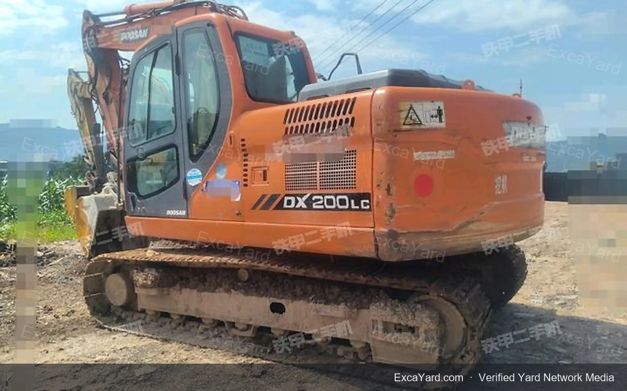 حفار Doosan DX150LC موديل 2014 درجة B للتصدير
