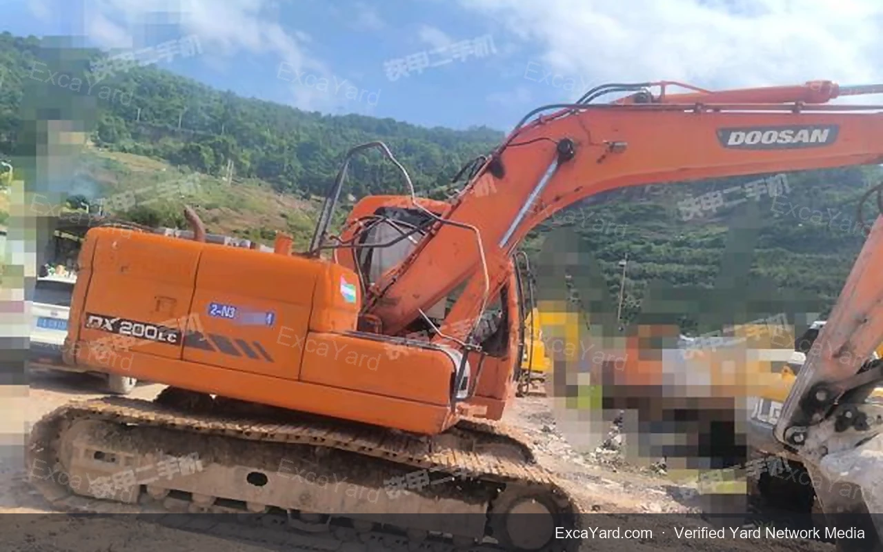 2014 Doosan DX150LC Used Excavator — gallery view 3, used excavator available for export from China