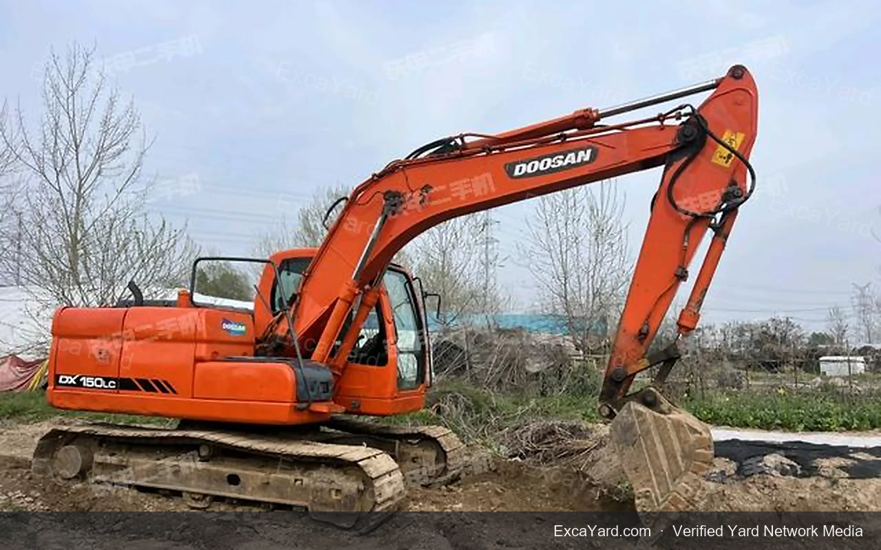حفارة Doosan DX380LC9C موديل 2020 بعدد 9,800 ساعة درجة B للتصدير