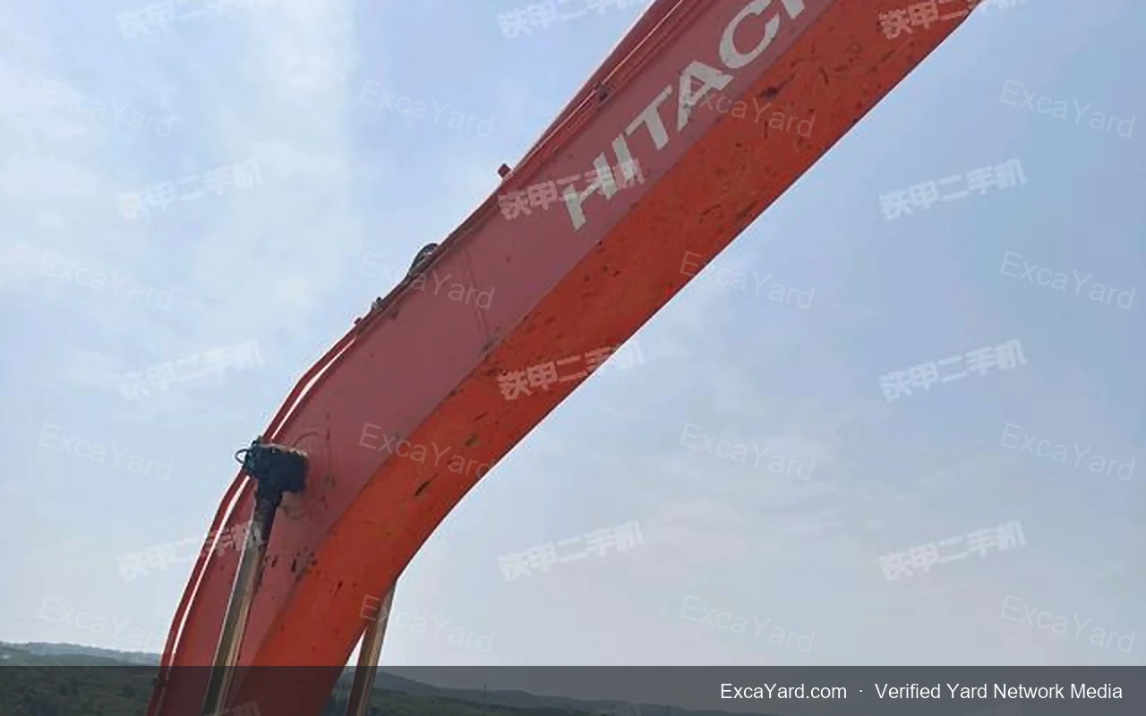 حفارة هيتاشي ZX2005A موديل 2018 بعدد 11,657 ساعة درجة B للتصدير