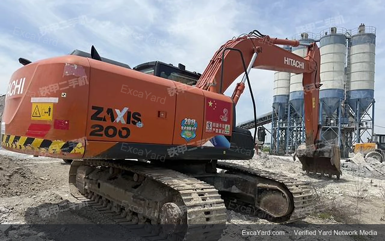 حفارة Hitachi ZX2005A موديل 2020 بعدد 5,919 ساعة درجة A