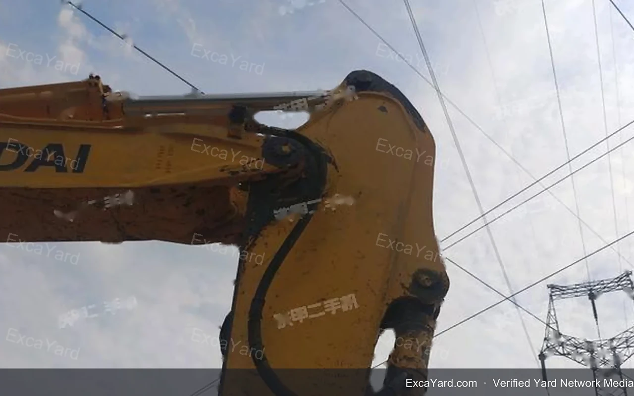 حفار Hyundai R150LC9 موديل 2014 – 8,400 ساعة، درجة B، FOB Shanghai