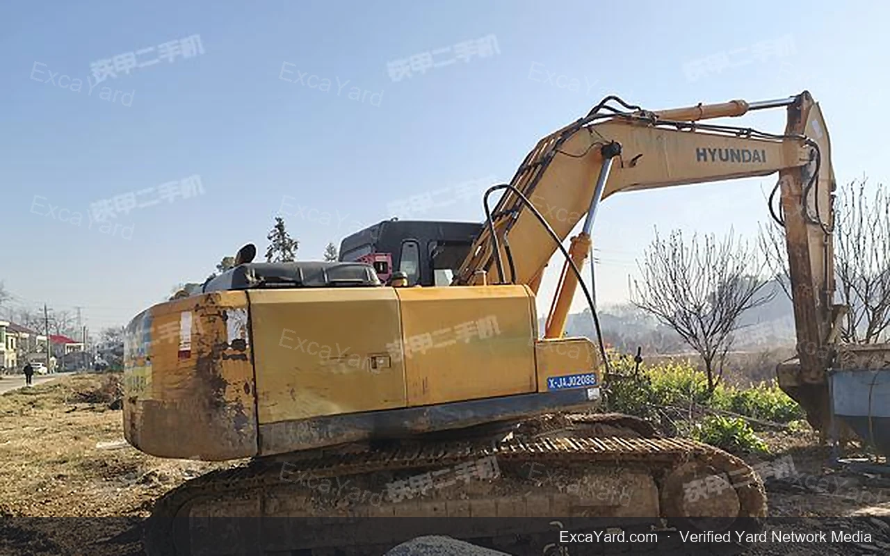 حفارة هيونداي R225LC7 مستعملة موديل 2011 بعدد 8,677 ساعة درجة B