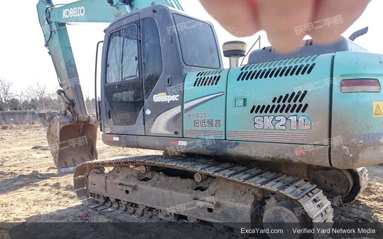 حفارة Kobelco SK2008 موديل 2015 بساعات 6,200 درجة B للتصدير