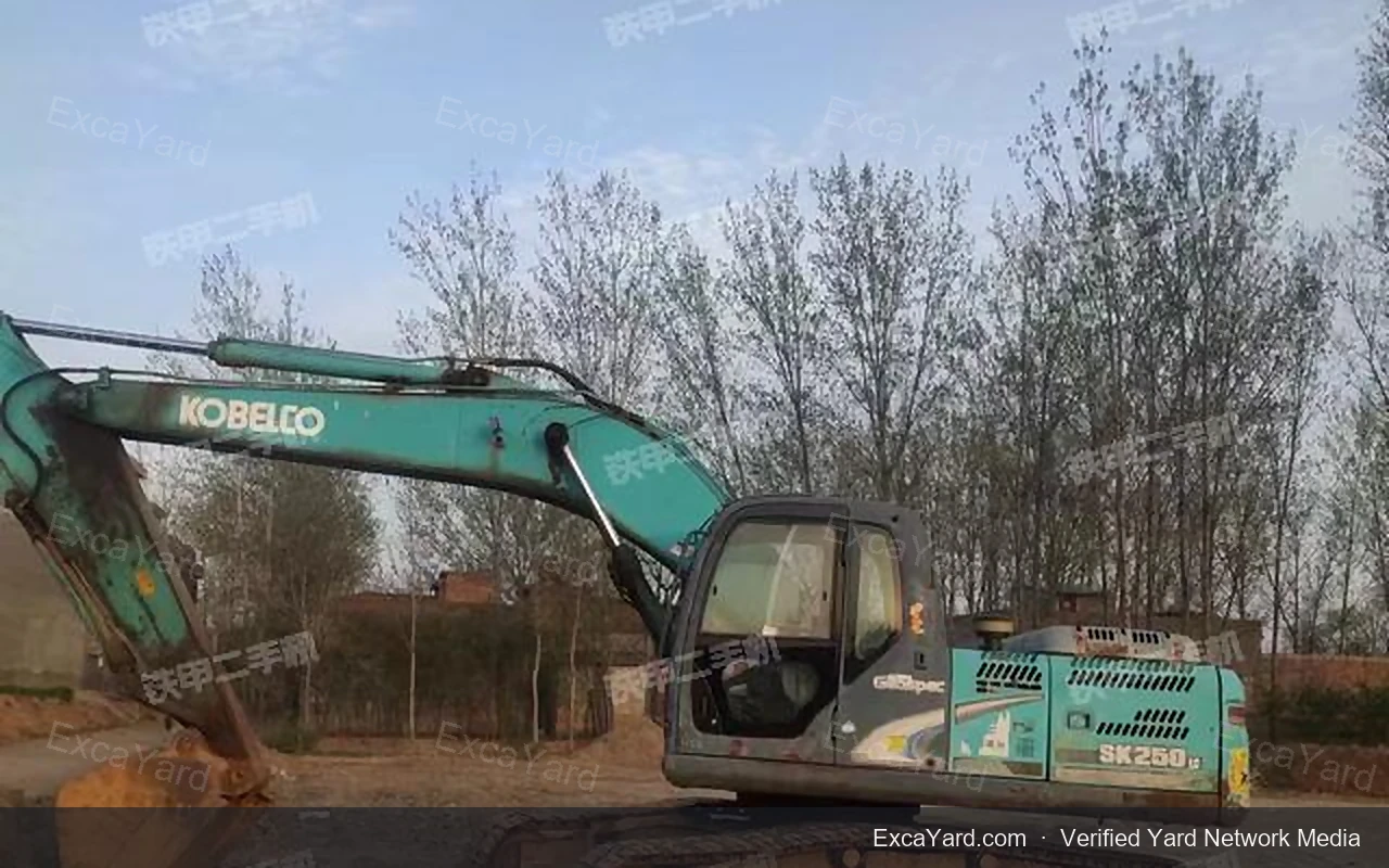 حفارة Kobelco SK210LC8 مستعملة موديل 2011 درجة ثالثة للتصدير