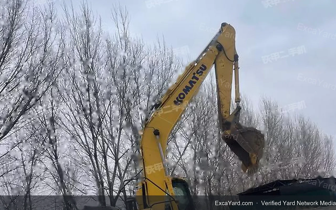 حفارة Komatsu PC200-8M0 موديل 2019 بعدد ساعات 6500 درجة A للتصدير