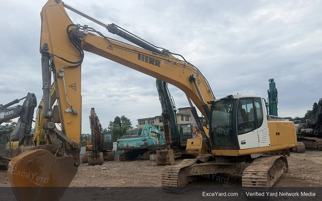 2017 Liebherr R924LC Used Excavator — gallery view 2, used excavator available for export from China