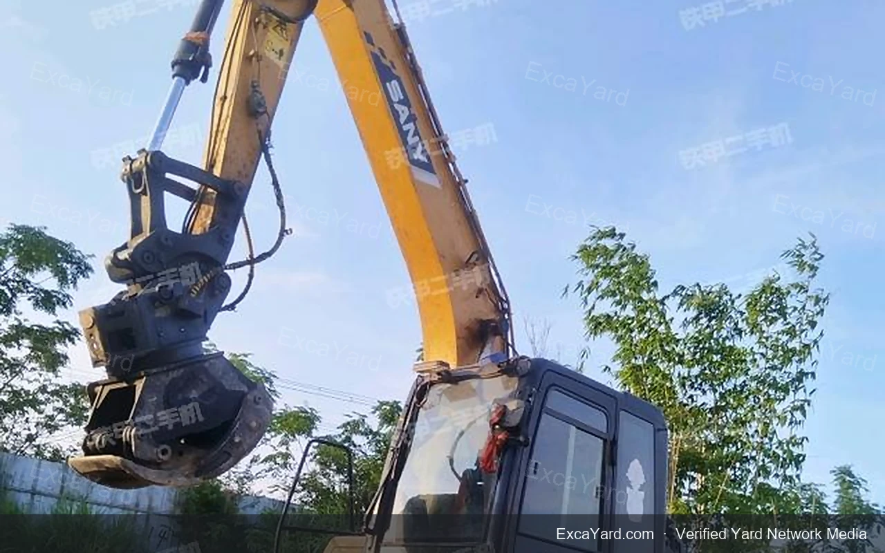 حفارة Liebherr R924LC موديل 2017 بعدد 9,000 ساعة درجة B للتصدير