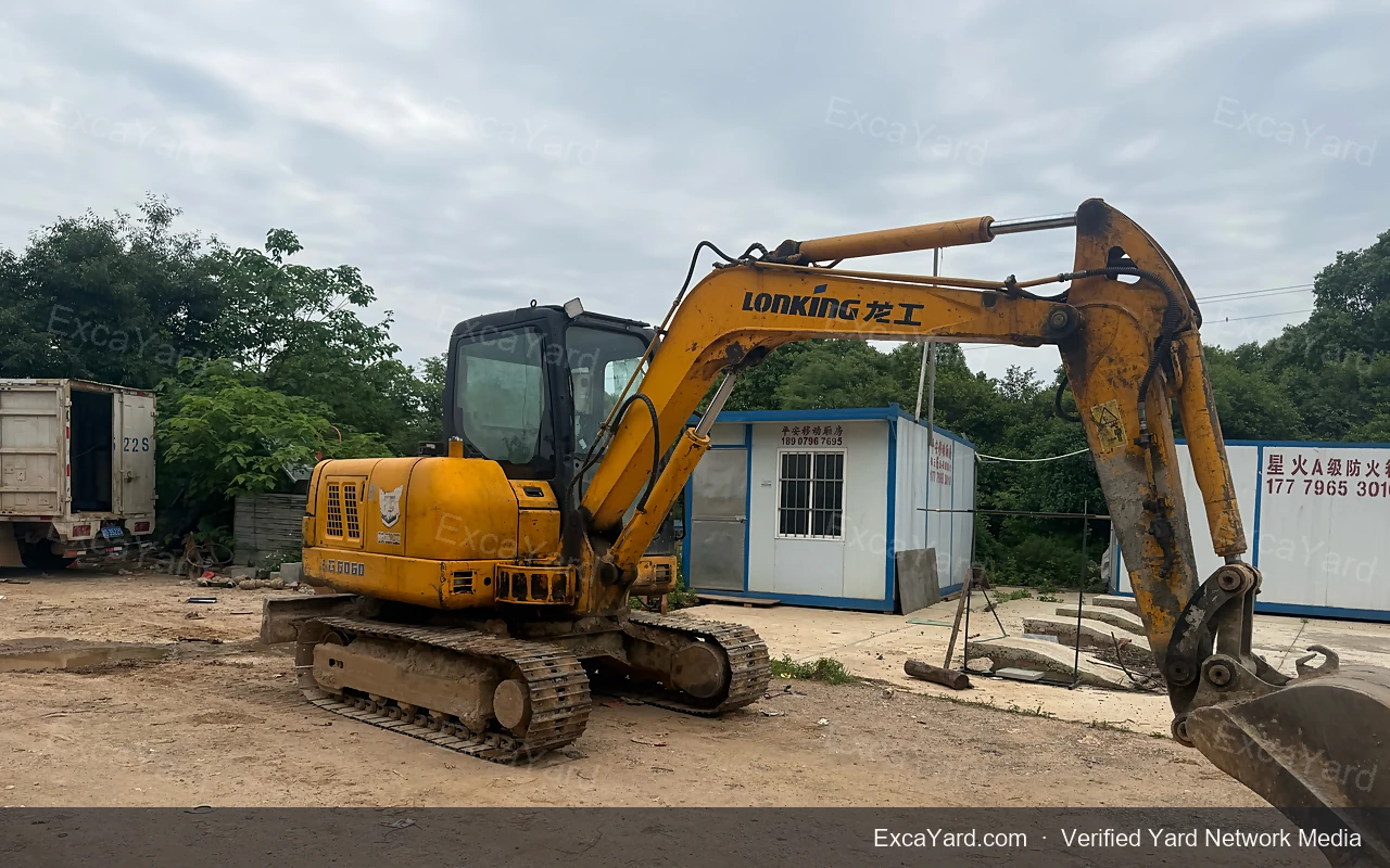 حفارة Lonking CDM6060 موديل 2018 بوزن 60.6 طن درجة B للتصدير