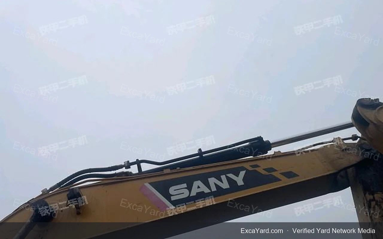 حفارة Sany SY200C موديل 2021 بعدد ساعات 4,800 درجة أولى للتصدير