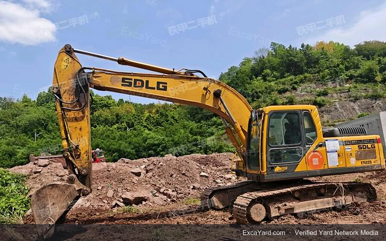 حفار SDLG E6210F موديل 2019 للبيع | درجة أولى | 5,077 ساعة
