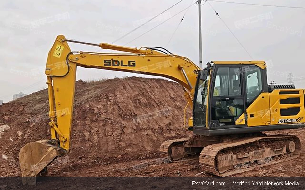 حفارة SDLG E6600FBDC موديل 2022 - 66 طن، 9,739 ساعة، درجة B