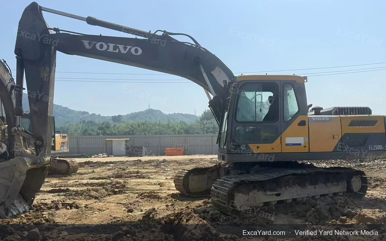 2017 Volvo EC200D1 Used Excavator — gallery view 3, used excavator available for export from China