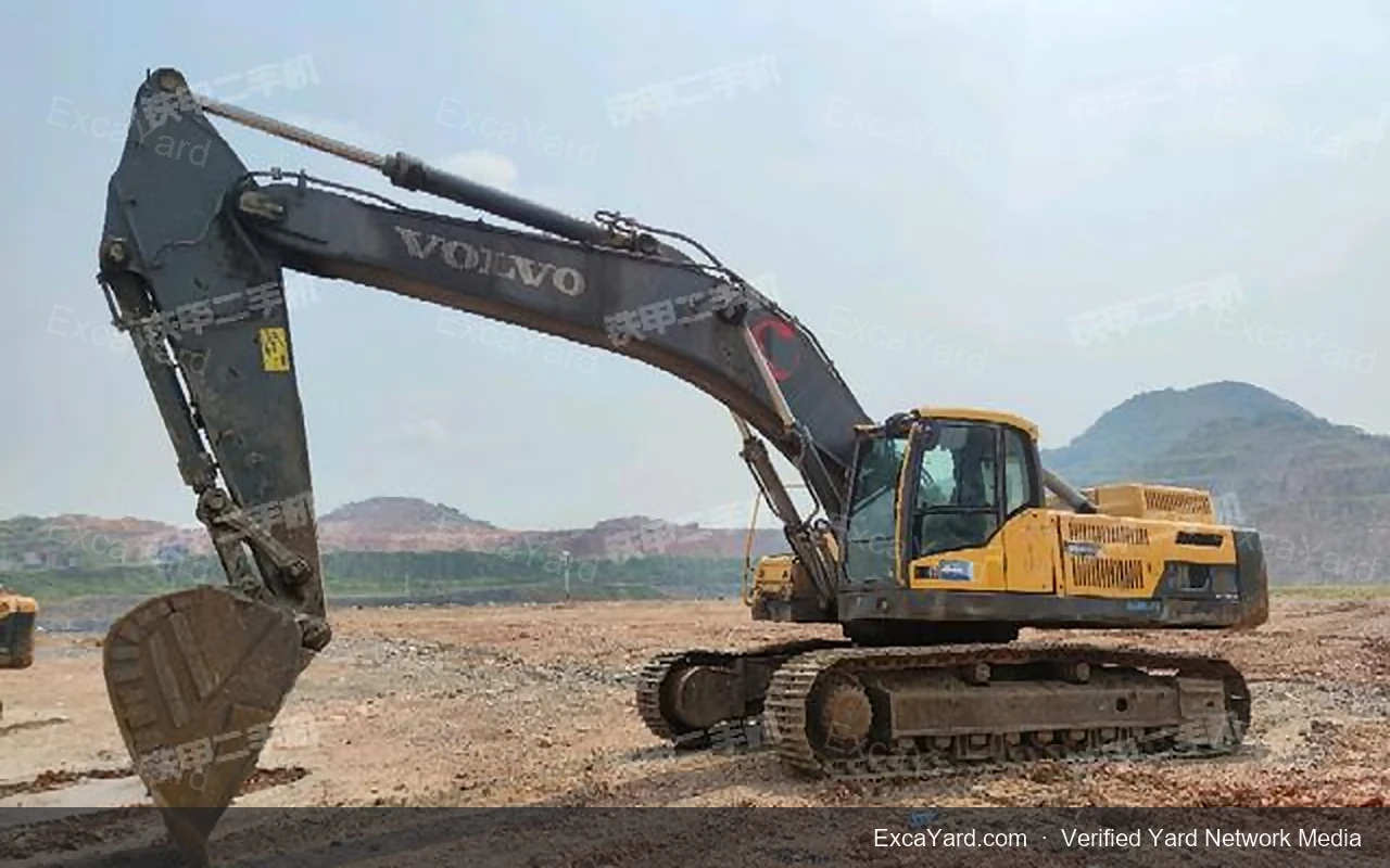 حفارة Volvo EC210D موديل 2000 - 2,000 ساعة درجة B للتصدير