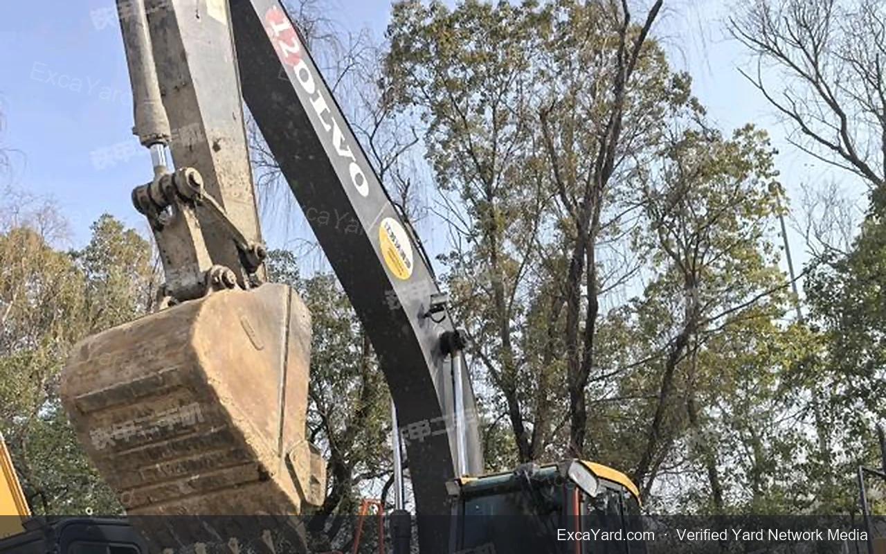 2019 Volvo EC240CL Used Excavator — gallery view 4, used excavator available for export from China