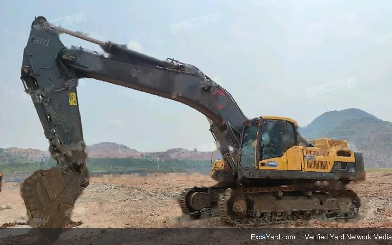 حفارة Volvo EC750DL موديل 2021 بعدد ساعات 9,800 درجة B للتصدير
