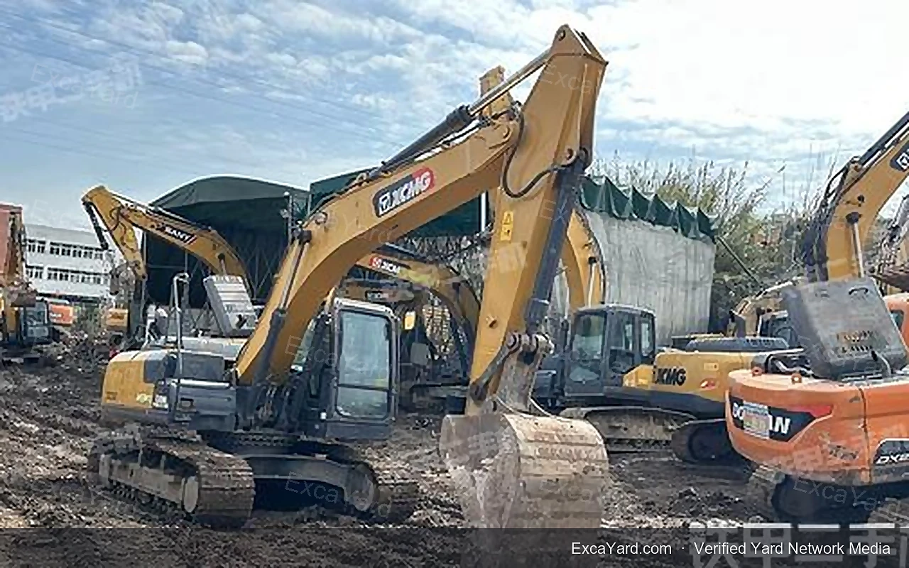 حفارة XCMG XE200DA موديل 2020 بعدد 7,300 ساعة درجة A للتصدير