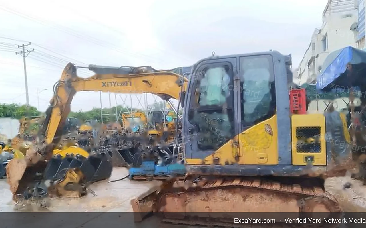 حفارة Xinyuan C75W بعجلات موديل 2018 وزن 7.5 طن درجة A بعدد 6226 ساعة